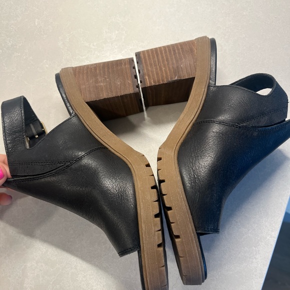 Lucky Brand Platform Wedges in black leather with open-toe and rubber soal - Picture 4 of 7